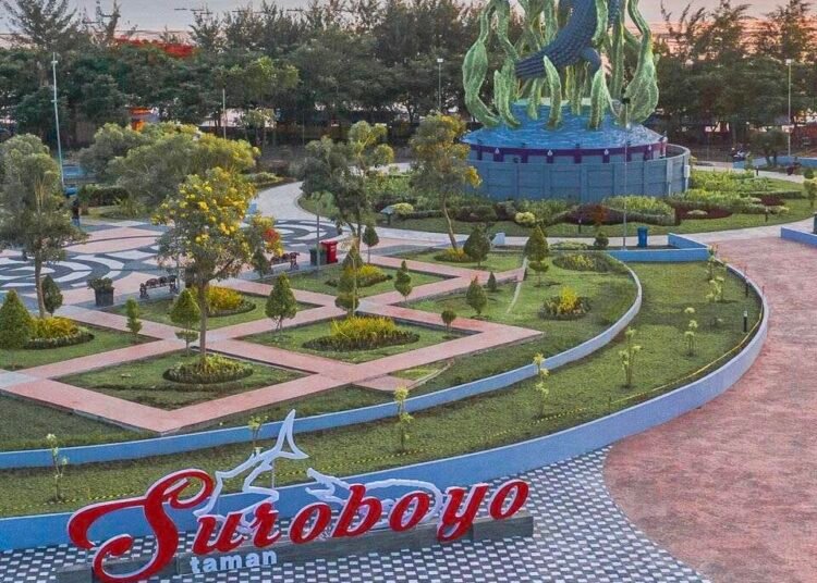 Dari Kota Industri Jadi Kota Sejuta Taman: Bagaimana Surabaya Membuktikan Pembangunan Berkelanjutan Itu Mungkin 46 Ilustrasi Taman Suroboyo (Sumber: Tourism Surabaya)
