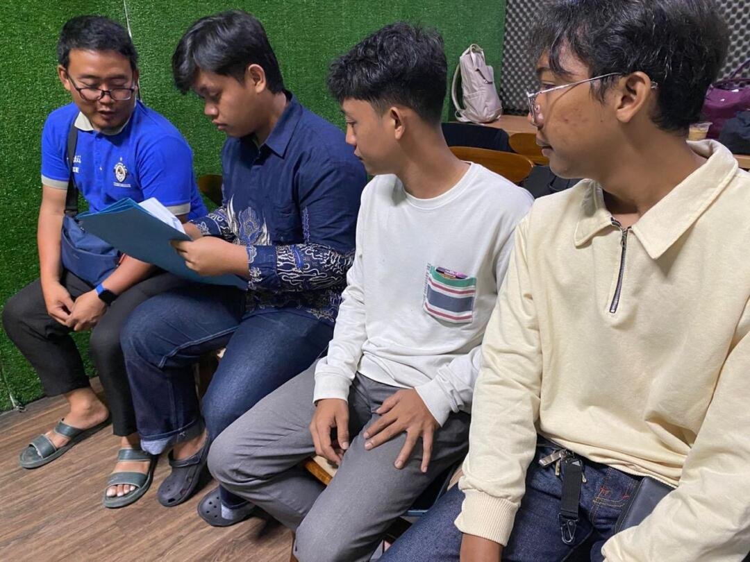 Dokumentasi karyawan UMKM Kebab Mas Yul (Sumber: Dokumentasi Pribadi) 