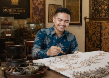 Dokumentasi kegiatan membatik oleh Bima Anandyaswara (Sumber: Dokumentasi Pribadi)