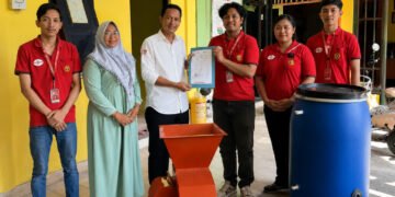 KKN Untag Raci Kulon menciptakan sebuah komunitas yang mampu memberdayakan masyarakat melalui metode pengomposan limbah organik yang inovatif 56 Universitas Untag Surabaya