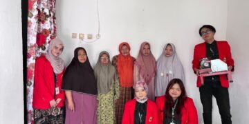 Mahasiswa KKN UNTAG Surabaya Ciptakan Alat Pengiris Pisang Elektrik untuk Dongkrak Produktivitas UMKM Gresik 56 foto ttg