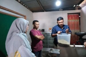 Tim Pengabdian UPN Veteran Jawa Timur Mendorong Standardisasi Produk Kopi Trenggalek melalui Pendataan Baseline Petani 50 foto utama
