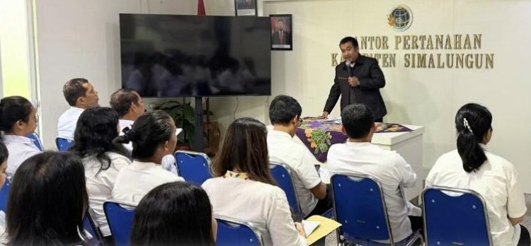 Ibadah Umat Kristiani Kantor Pertanahan Kabupaten Simalungun Perkuat Iman dan Kebersamaan Pegawai 46 foto 300kb
