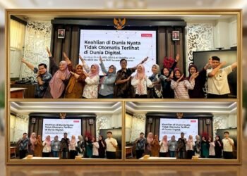 Ahmad Madani Dorong Guru dan Siswa SMK Bangun AI Visibility: Keahlian Nyata Perlu Memiliki Bukti Digital 46 Ahmad Madani membahas AI Visibility untuk SMK bersama guru dan siswa SMKN 1 Surabaya