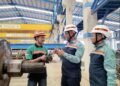Dirut WIKA Beton didampimgi Manajer PCP Lampung Selatan berbincang dengan pekerja