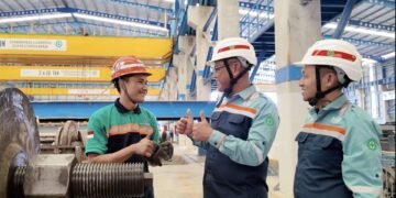 Dirut WIKA Beton didampimgi Manajer PCP Lampung Selatan berbincang dengan pekerja