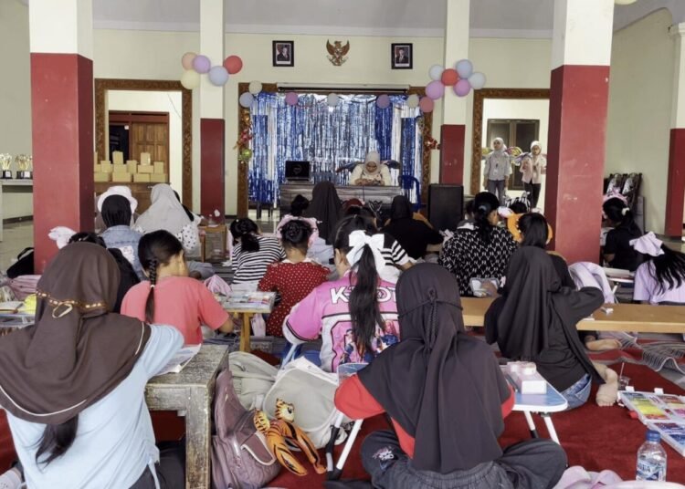 Peringati Hari Anak Nasional, Mahasiswa UM BBM Kelompok 2 Desa Sumberoto Gelar Motivation Day untuk Tingkatkan Kreativitas dan Kepercayaan Diri Anak 46 Foto Kegiatan Motivation Day (Sumber: Dokumentasi Pribadi)