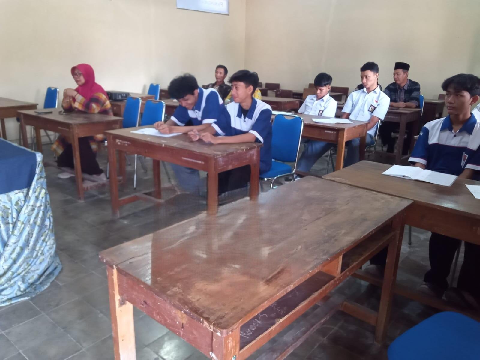 SMK TP 2 Surakarta Gandeng LPK KOKEN, Buka Jalan Menuju Program Magang Jepang bagi Siswa 47 Peserta Menyimak Materi