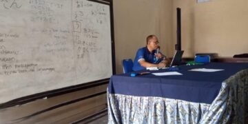 Sensei Sedang Memberikan Materi