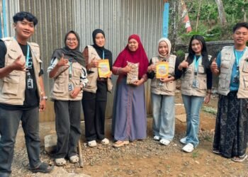 Dukung Potensi UMKM Lokal, Mahasiswa KKN UPGRIS Kelompok 63 Eksplorasi Usaha Keripik Tempe Sagu “Padang Jaya Snack” di Desa Jati 46 20260806 09411