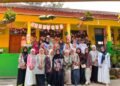 Dokumentasi Mahasiswa KKN Kelompok 2 STAI Baitul Arqom saat sosialisasi pendidikan di SDN Neglasari 1 (Sumber: Dokumentasi Pribadi)