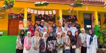 Tanamkan Nilai Anti-Bullying dan Semangat Pendidikan Lanjut, Mahasiswa KKN Kelompok 2 STAI Baitul Arqom Sapa Pelajar Desa Pangguh 58 Dokumentasi Mahasiswa KKN Kelompok 2 STAI Baitul Arqom saat sosialisasi pendidikan di SDN Neglasari 1 (Sumber: Dokumentasi Pribadi)