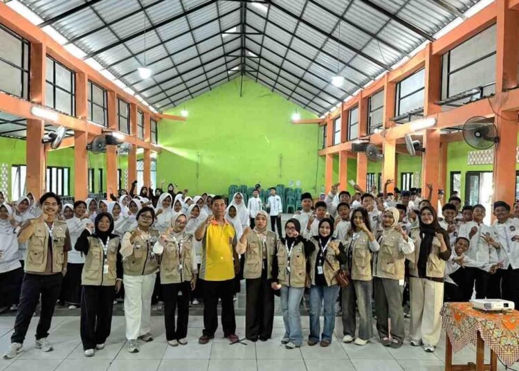 Kolaborasi Bidang Sosial, Budaya, Hukum dan Pemberdayaan Masyarakat KKM UNIBA Kelompok 36 dan Polsek Kragilan dalam Sosialisasi Kenakalan Remaja dan Bahaya Narkoba di SMPN 1 Kragilan 46 261615