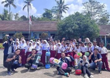 Dari Edukasi ke Kreasi: Tim II KKN-T 122 UNDIP Tumbuhkan Kesadaran Pilah Sampah Sejak Dini 46 261948