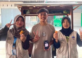 Dorong Digitalisasi UMKM, KKN UPGRIS Berdampak Kelompok 47 Dampingi Pembuatan QRIS di Desa Batursari 46 264881