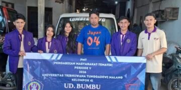 Dokumentasi Mahasiswa UNITRI Malang saat kegiatan pengabdian masyarakat di UMKM Empon-Empon Sumber Koyo (Sumber: Dokumentasi Pribadi)