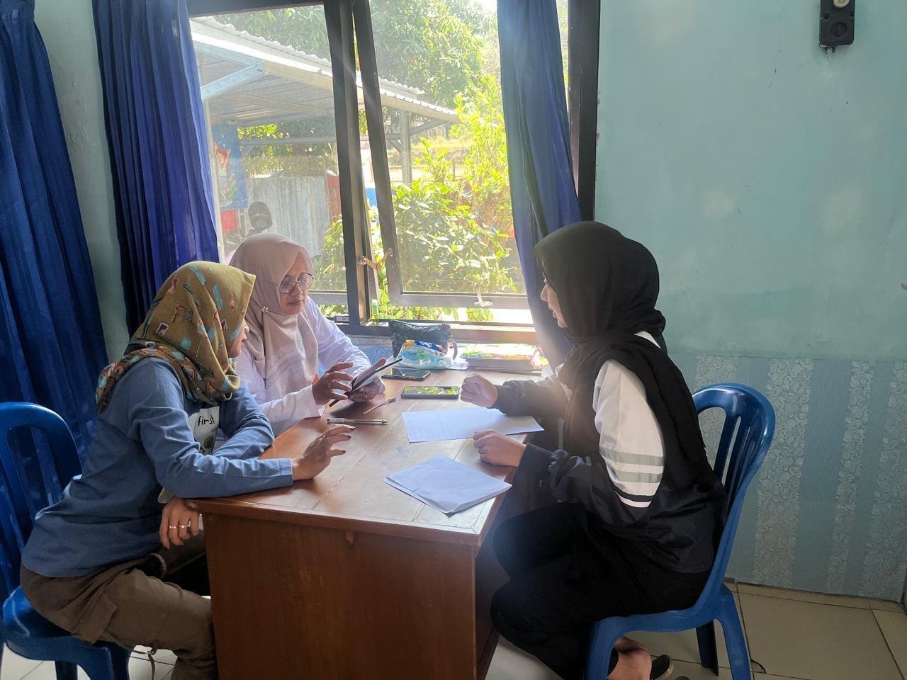 Mahasiswa Hukum KKN Undip Gencarkan Edukasi Pencegahan Kenakalan Remaja di Desa Bumiharjo 47 Koordinasi dengan Koordinator PLKB kecamatan nguntoronadi (Sumber: Dokumentasi Pribadi)