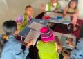 Dari Cerita Klasik Menjadi Terapi, Mahasiswa Undiksha Tumbuhkan Resiliensi Anak Penderita Kanker Melalui Terapi Bermain Bermuatan Tutur Yaksha Prashna 47 Tim PKM-PM Universitas Pendidikan Ganesha bersama anak-anak penderita kanker dalam pelaksanaan Program Binar Asa di YPKA Bali (Sumber: Dokumentasi Pribadi)