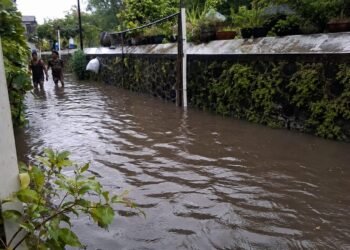 Ilustrasi banjir yang terjadi saat musim hujan (Sumber: Dokumentasi Pribadi)