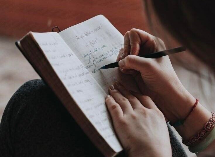 Menemukan Kembali Hakikat Diri: Mindfulness, Estetika Humanisme, dan Tren TikTok di Tengah Distraksi Digital 46 Ilustrasi Mindfulness, Estetika Humanisme, dan Tren TikTok di Tengah Distraksi Digital (Sumber: Pinterest)