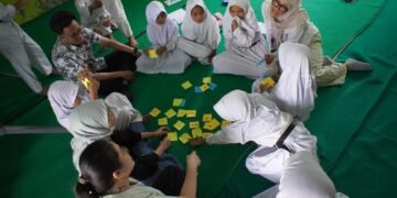 KARAMEL: Cara Mahasiswa BBK 8 UNAIR Kenalkan Bahasa Inggris ke Siswa SD Karangmalang 57 IMG 20260805 WA0101