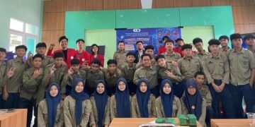 Foto Bersama Tim KPN Harapan Bangsa UMB dengan para siswa SMK Muhammadiyah 1 Tangerang (Sumber: Dokumentasi Pribadi)
