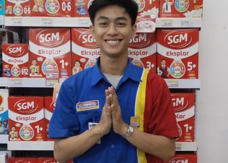Foto Rizal karyawan Indomaret (Sumber: Dokumentasi Pribadi)