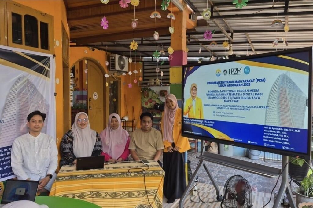 PKM UNM Tingkatkan Literasi Guru TK/PAUD Bunga Asya melalui Media Pembelajaran Matematika Digital 48 Foto kegiatan PKN UNM tingkatkan literasi guru melalui media pembelajaran digital (Sumber: Dokumentasi Pribadi)