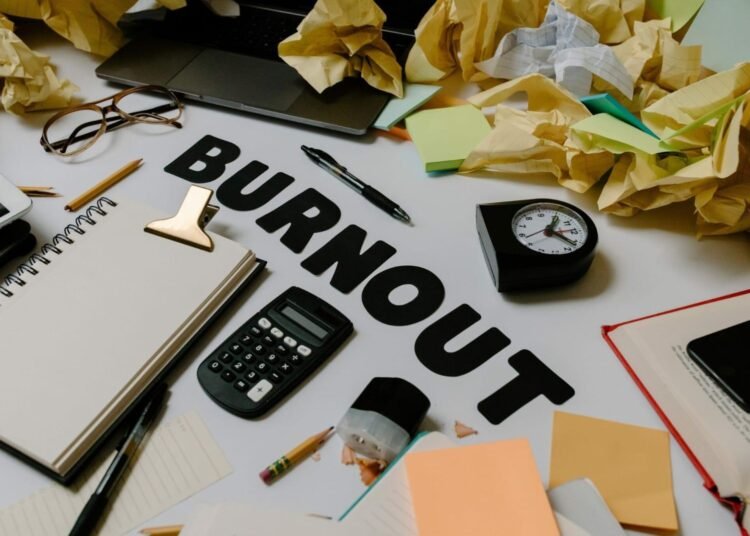 Bukan Cuma Beban Kerja, Ini Alasan Gen Z Wajib Punya Emotional Intelligence untuk Mencegah Burnout 46 Foto ilustrasi burnout (Sumber: Impression Recruitment)