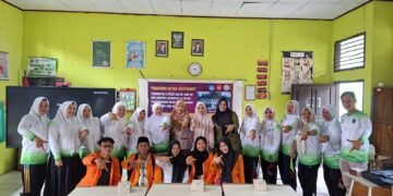 Dokumentasi kegiatan PKM peningkatan literasi digital guru SD (Sumber: Dokumentasi Pribadi)