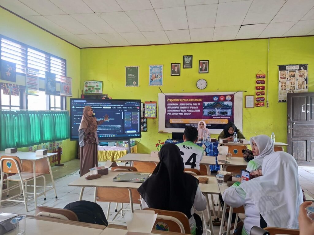 Peningkatan Literasi Digital Guru SD: Implementasi Generative AI dalam Pengembangan Media Pembelajaran IPAS Terpadu yang Inovatif 47 Dokumentasi kegiatan PKM peningkatan literasi digital guru SD (Sumber: Dokumentasi Pribadi)