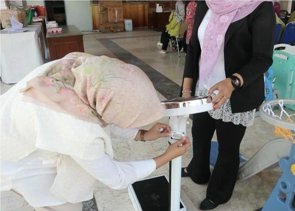 Dokumentasi Penyerahan Alat (Sumber: Dokumentasi Pribadi)