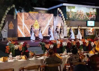 Malam puncak Anugerah 50 Tahun Ramayana Ballet yang dirayakan di Gazebo Garden, Tasneem Hotel Malioboro, Yogyakarta bertajuk "Satkara Ratri – Anugerah Kebudayaan Mandira Baruga” (Yusuf)