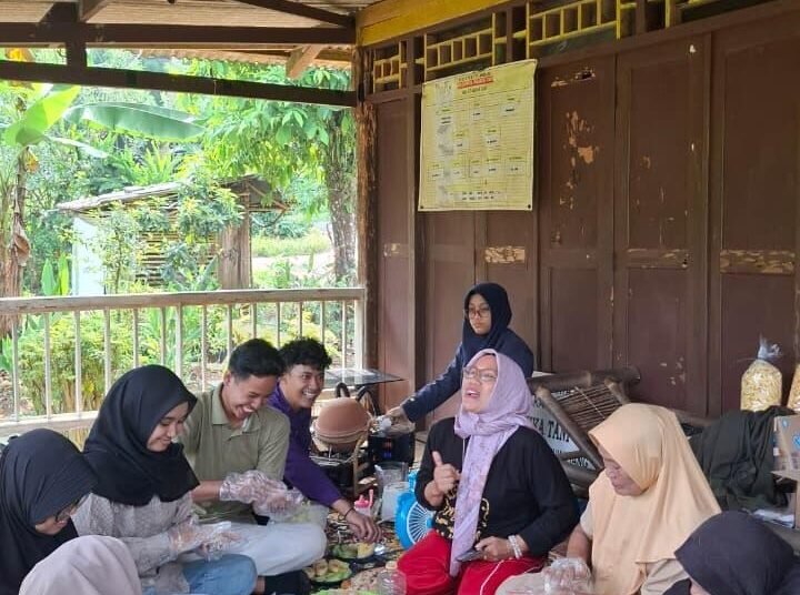 Ubah Limbah Jadi Cuan, Mahasiswa IPB University Inovasikan EBiD (Emping Biji Durian) di Desa Barengkok 46 IMG 20260818 WA0069