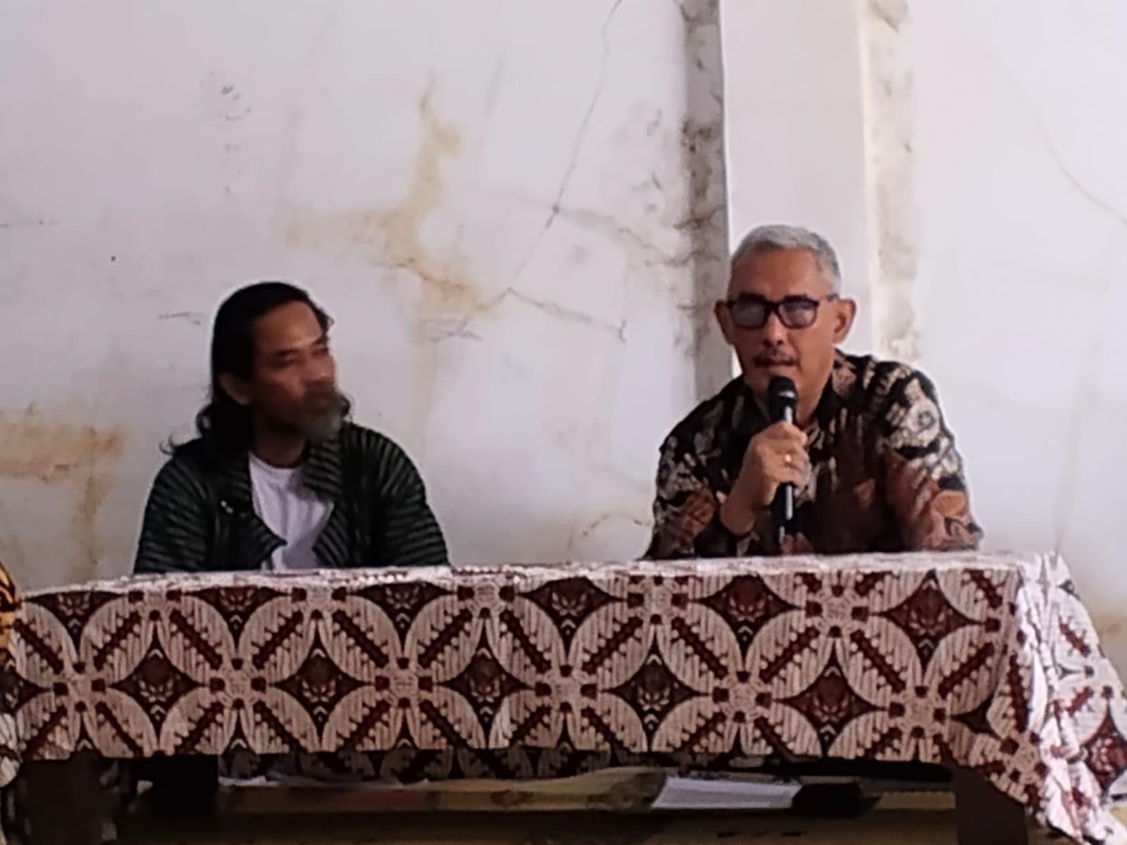 Direktur Bina Kepercayaan Terhadap Tuhan Yang Maha Esa dan Masyarakat Adat pada Kementerian Kebudayaan, Sjamsul Hadi, S.H., M.M ketika memberikan sambutan pembukaan SAL Angkatan ke IV didampingi perwakilan Sri Tumuwuh (Yusuf) 