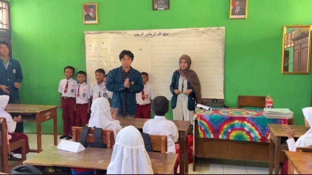 Mahasiswa KKN UNDIP Ajak Siswa SD Negeri Juragan Jaga Kebersihan melalui Budaya Jepang 47 Mahasiswa KKN UNDIP ajak siswa SD Negeri Juragan jaga kebersihan melalui Budaya Jepang (Sumber: Dokumentasi Pribadi)