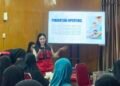 Penyampaian materi penyuluhan penggunaan obat antihipertensi kepada peserta Prolanis di UPT Puskesmas Kulo. (Sumber: Dokumentasi Pribadi)