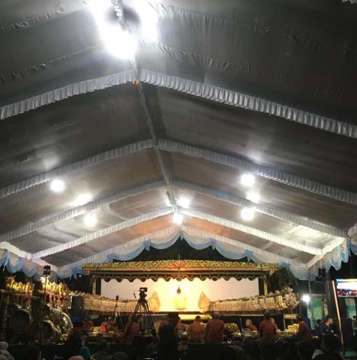 Mahasiswa Universitas Negeri Malang turut serta melestarikan budaya malam 1 suro dengan mengadakan giat bersih dan dawuhan di Sumber Blanten Desa Sumberdodol 48 Dokumentasi Mahasiswa Universitas Negeri Malang yang sedang melaksanakan kegiatan Universitas Negeri Malang Belajar Bersama Masyarakat (UM BBM) di Desa Sumberdodol (Sumber: Dokumentasi Panitia Acara)