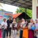 Edukasi dan Pembuatan Biochar sebagai Upaya Pemanfaatan Limbah Pertanian di Gampong Sambongan Baro 54 Pembagian sampel Kompos dan Biochar Oleh Mahasiswa Usk Kepada Masyarakat Desa Sambongan Baro, Pidie Jaya (Sumber: Dokumentasi Pribadi)