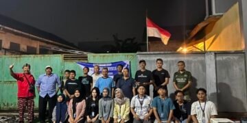 Dari Limbah Menjadi Manfaat, Mahasiswa KKN UMK 2026 Edukasi Warga Desa Prambatan Kidul Mengolah Puntung Rokok Menjadi Biopestisida Ramah Lingkungan 47 Dokumentasi Sabtu (1/8/2026) yang diikuti oleh para bapak-bapak di halaman rumah warga. (Sumber: Dokumentasi Pribadi)