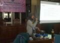 Dokumentasi Mahasiswa KKN-PPM UGM mendampingi peserta mengolah jeruk menjadi selai dan kentang menjadi produk MPASI. (Sumber: Dokumentasi Pribadi)