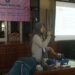 Dokumentasi Mahasiswa KKN-PPM UGM mendampingi peserta mengolah jeruk menjadi selai dan kentang menjadi produk MPASI. (Sumber: Dokumentasi Pribadi)