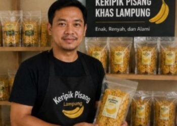 Foto Bapak Ahmad Fauzi (Pelaku UMKM Keripik Pisang Khas Lampung) (Sumber: Dokumentasi Pribadi)