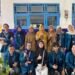 Mahasiswa KKN UNDIP Kenalkan Budaya Jepang Mottainai dan Omoiyari sebagai Nilai Kepedulian terhadap Lingkungan dan Sesama 52 Foto Bersama Jajaran Guru dan Kepala Sekolah SDN 02 Jatirejo (Sumber: Dokumentasi Pribadi)