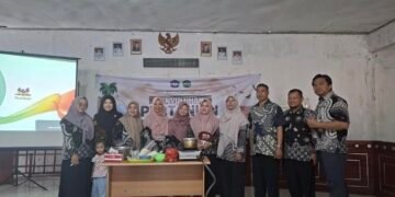 Tingkatkan Nilai Tambah Buah Pala, Tim Dosen Polinela Berdayakan KWT Sri Rejeki di Pesawaran 56 Dokumentasi Tim PkM Polinela saat pelatihan pengolahan buah pala menjadi manisan kepada anggota KWT Sri Rejeki. (Sumber: Dokumentasi Pribadi)