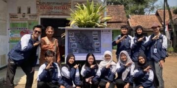 Dokumentasi Mahasiswa KKN Undip saat kegiatan edukasi dan pengabdian di Desa Penangkan. (Sumber: Dokumentasi Pribadi)