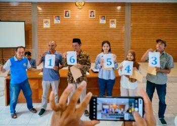 Friska Eka Widya sedang mengambil nomor urut (sumber: dokumentasi pribadi)