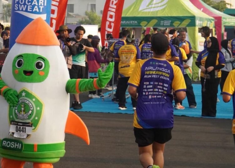 Maskot ROSHI Meriahkan Airlangga Kahuripan Run Fest 5K 2026, Bawa Rumah Sakit Lebih Dekat dengan Masyarakat 48 ROSHI Airlangga Kahuripan Fun Run 2026 1