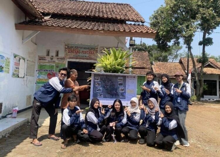 Mahasiswa KKN UNDIP Wujudkan Pengabdian melalui Edukasi Hukum di Desa Penangkan 46 Dokumentasi mahasiswa KKN UNDIP pengabdian melalui edukasi hukum di Desa Penangkan (Sumber: Dokumentasi Pribadi)