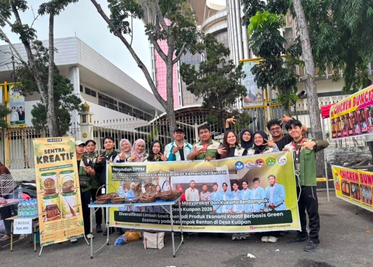 Mahasiswa Kukerta DPPM Unri Perkenalkan Produk Olahan Lidi Sawit di CFD Pekanbaru 46 WhatsApp Image 2026 08 01 at 10.52.36
